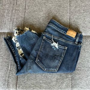 AMERICAN EAGLE Super High Rise Distressed Jegging 14S